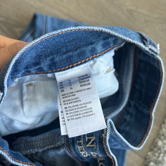 American Eagle Outfitters Mom Jeans - Picture 9 of 9